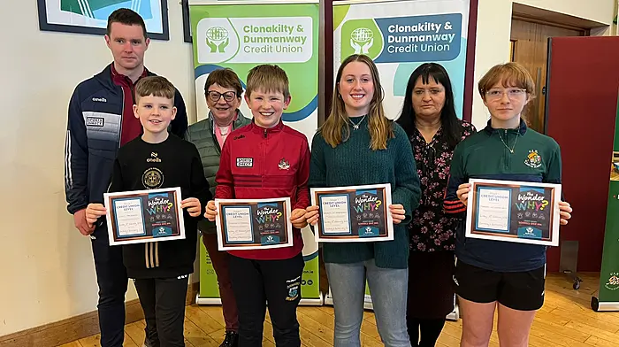 Clonakilty and Dunmanway Credit Union Schools Quiz competition B winners from Gaelscoil Mhichíl Uí Choileáin with Maurice Shanley (Credit Union ambassador and Cork and Clonakilty senior footballer), Mary Gallwey and Noreen Burke (board members).