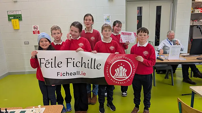 St James’ National School pupils who enjoyed taking part in the Ficheall chess competition which was held at Gaelscoil Bheanntraí.