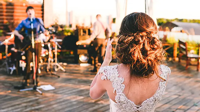 WEDDINGS WEST CORK: Choosing the right wedding band Image