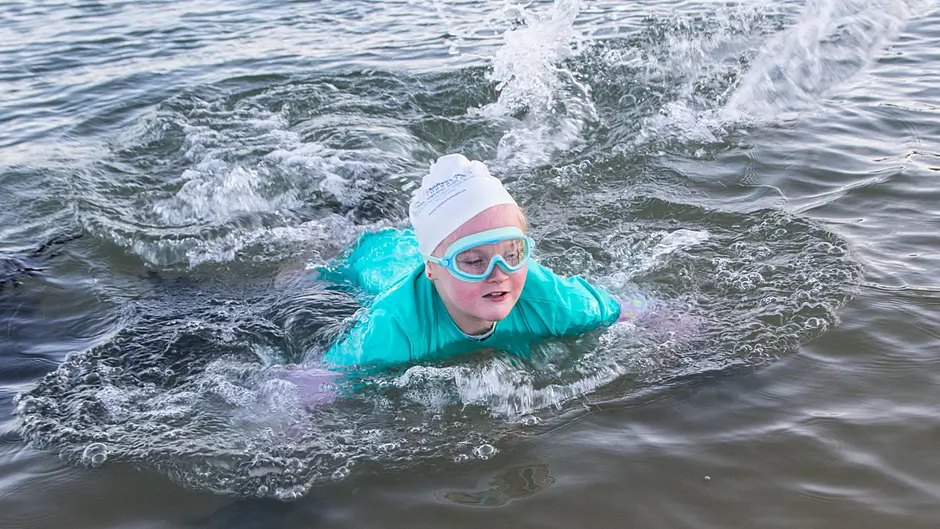 Molly takes the plunge for the children’s hospital Image