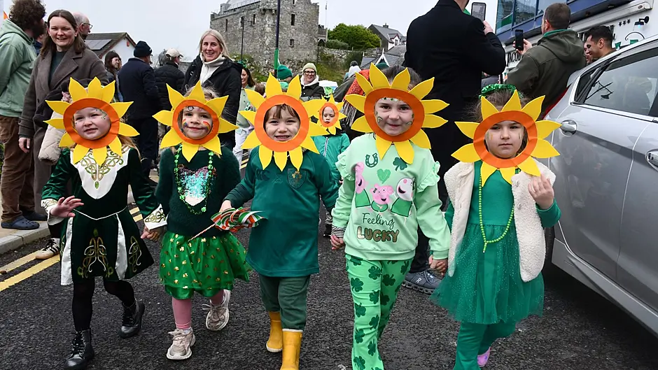 The sun was shining at St. Patrick's Day Parade in Baltimore for Croía Kiely, Ruadha Burch, Juno Perry, Alannah Goggin and Alyna Dede. Photo; Anne Minihane.