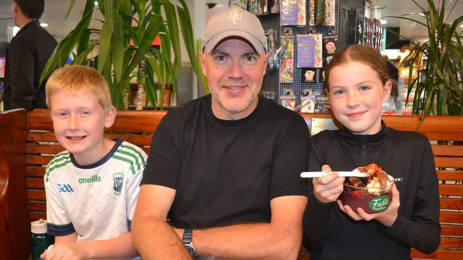 Darragh Fitzgerald with Stuart and Myah Musgrave, Baltimore, enjoying a treat last Saturday afternoon in Skibbereen. (Photo: Anne Minihane)