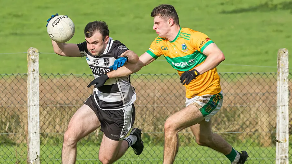 Declan Dunne fires Castletownbere to safety with play-off win over Glanmire Image