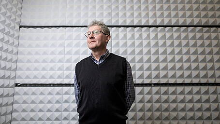 Skibbereen-born quantum physicist Prof Séamus Davis awarded prestigious Michael Faraday Medal Image
