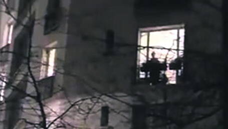 Oh la la! De banks are being sung on the banks of the Seine in lockdown Paris Image