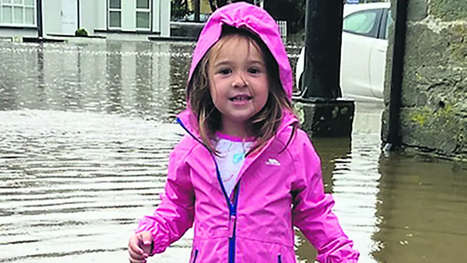 Taoiseach pledges support for flood-stricken towns and roads Image