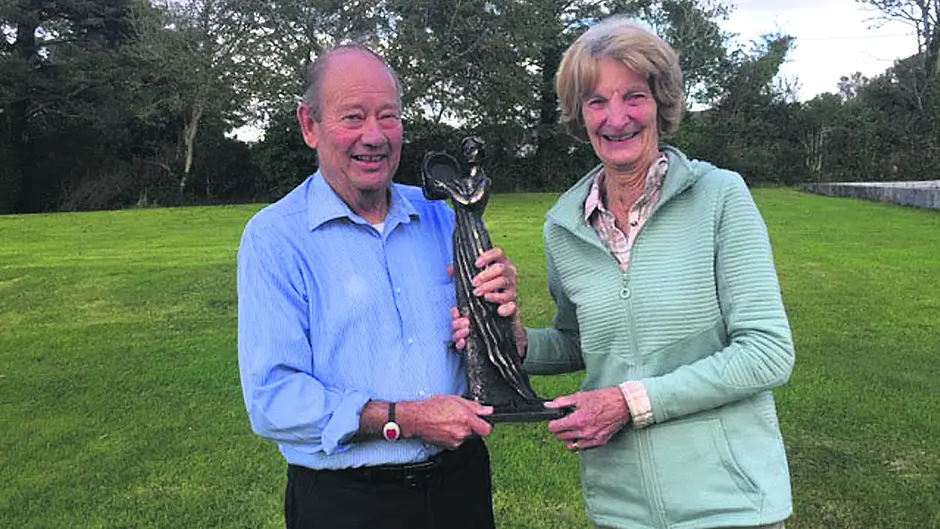 Bronze statuette presented to Bantry Bay Golf Club Image