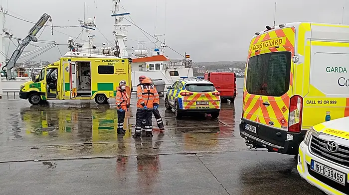 Beara's Coast Guard crew assist in transferring injured fisherman Image