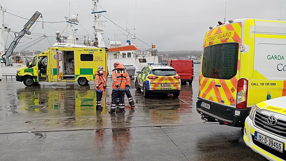 Beara's Coast Guard crew assist in transferring injured fisherman Image