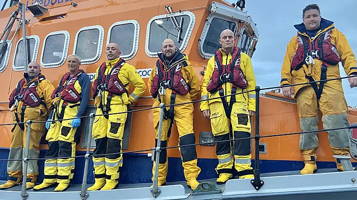 Force Four winds put pleasure boat in peril at Barrel Rock Image
