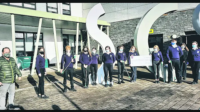 Students identifying  causes of pollution on  West Cork’s beaches Image