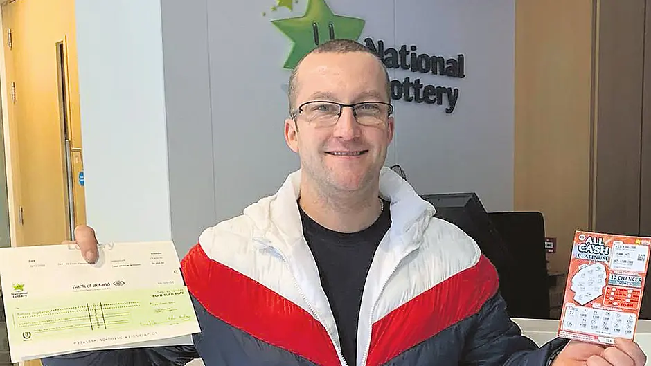 Lucky Clonakilty family celebrates lottery win Image