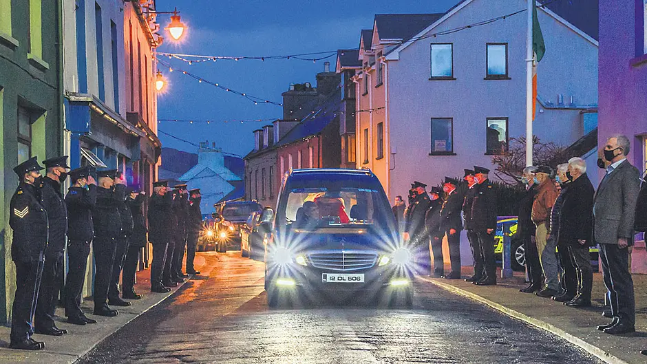 Heartfelt tributes paid as popular Garda laid to rest Image