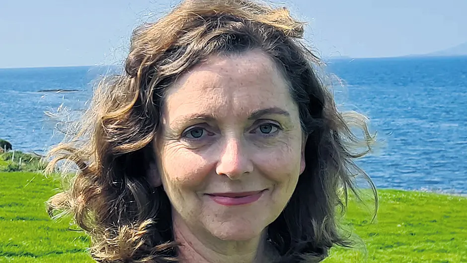 Debut novelist gets thumbs up from bestseller Mantel Image