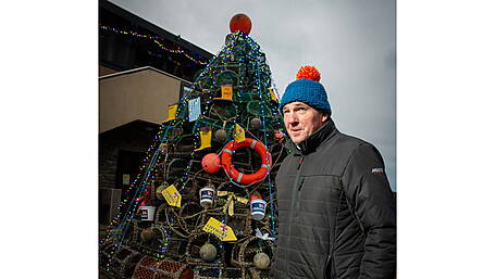 A big tree cheers for fisherman’s lobster pots Image