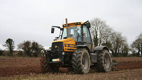 FARM CLASSICS: JCB Fastrac 2125 associated with power and speed Image