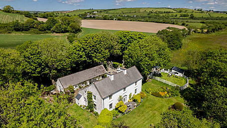 HOUSE OF THE WEEK: Five-bed in Clonakilty with cottage for €1.1m Image