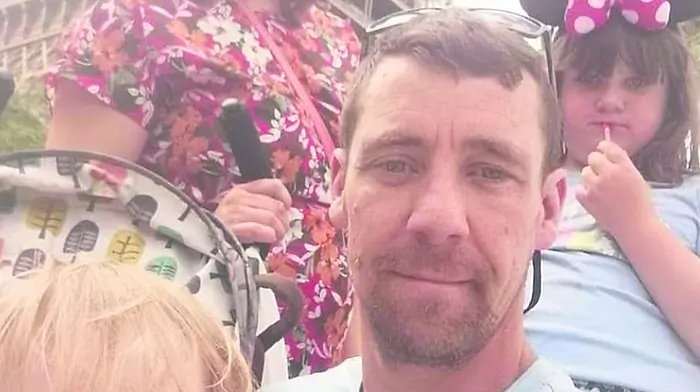 Quick-thinking dad saves boy from drowning at Owenahincha beach Image