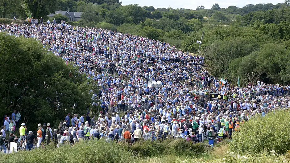 Over 30 acres of fields used for parking at Béal na Bláth Image