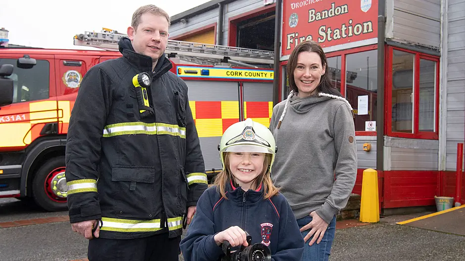 Holly wants to fight fires, - just like her dad Denis! Image