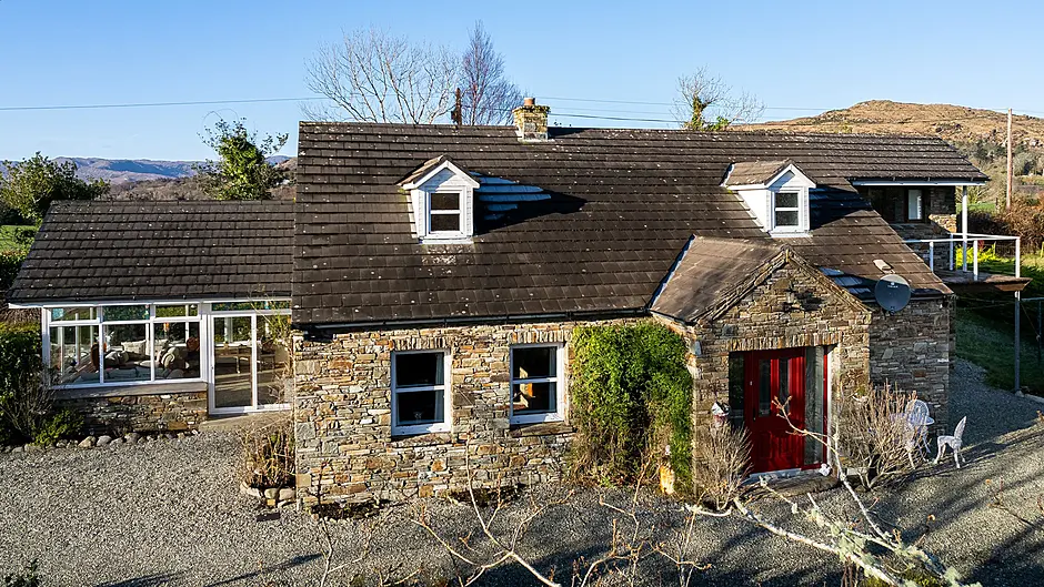 The three-bed was once home to Bronwyn Fitzsimons, inset, daughter of Hollywood star 
Maureen O’Hara.