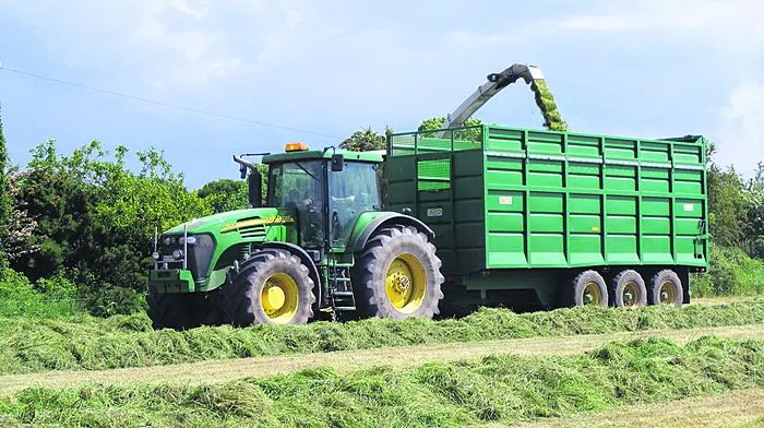 FARM CLASSICS: Beefy and domineering John Deere 7920 Image