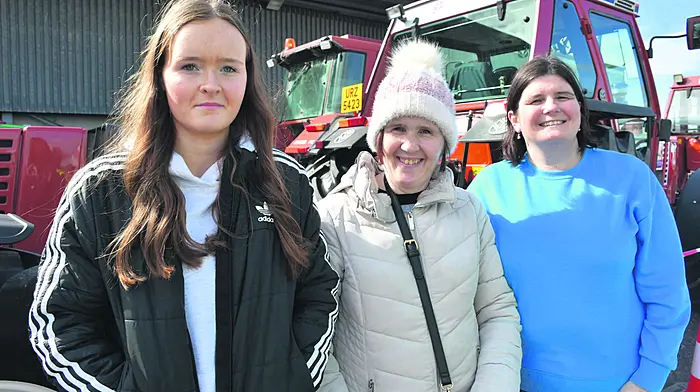 Saoirse and Nora Cross with Geraldine Swanton, Coppeen at the event. (Photo: Anne Minihane)