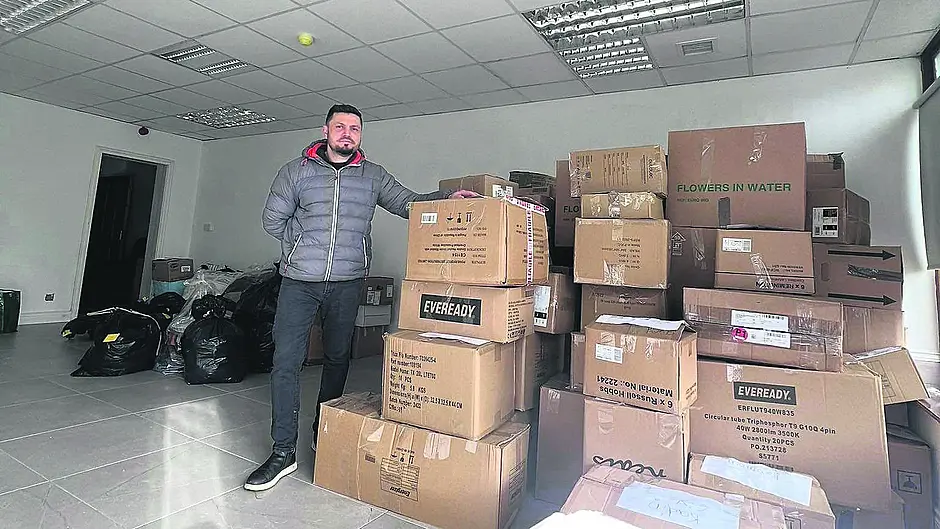 Turkish barber’s quick thinking gets boxes of aid off to quake zone Image