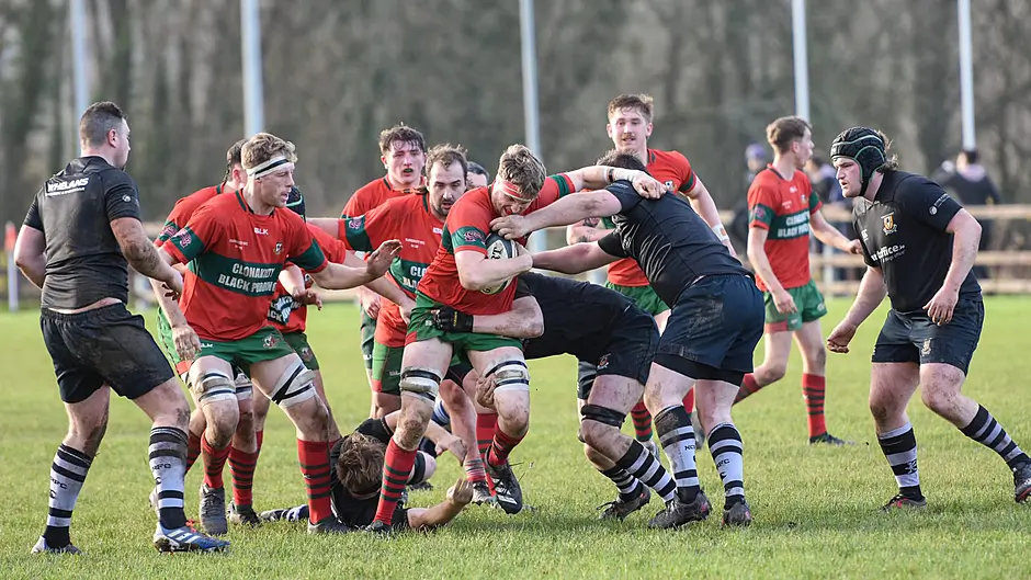 RUGBY ROUND-UP: Skibb surge to fifth, Clon leave it late, Bandon still waiting for win Image