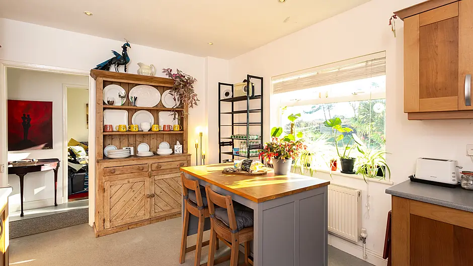 HOUSE OF THE WEEK: Beach cottage in Castlefreke on the market for €325,000 Image