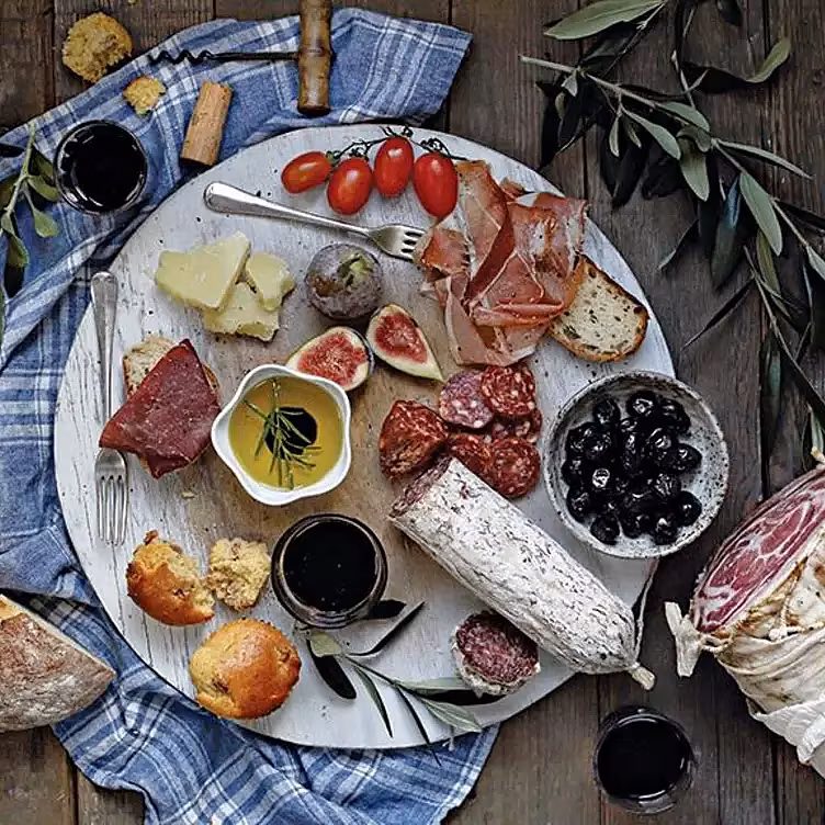Dunne-ANd-Crescenzi-food