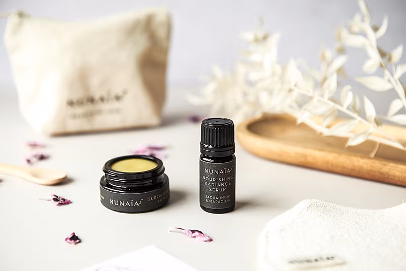 Nunaia-Beauty-Ground-Mini-Ritual-Set-Lifestyle-Image-horizontal-©2022