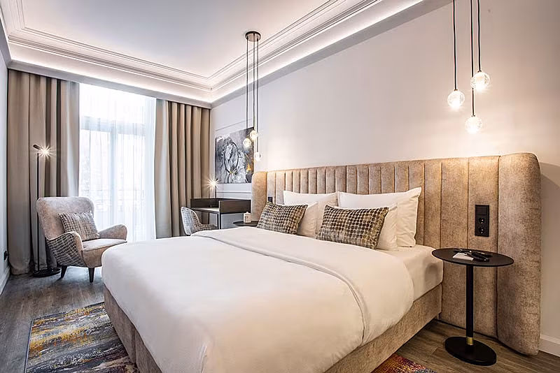 011-hotel