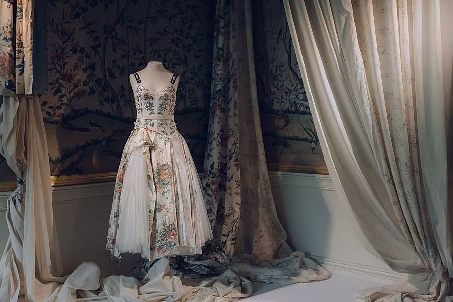 Erdem_IC_Chatsworth_Deb_IndiaHobson_LR-14