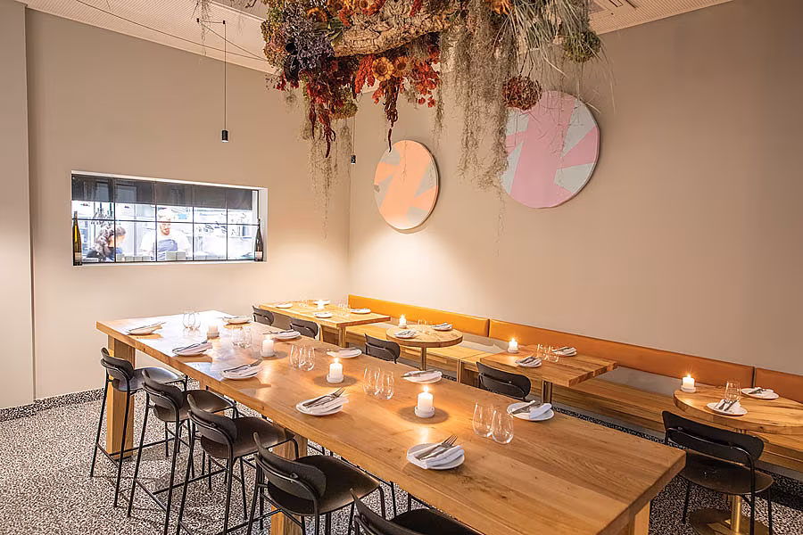 Restaurant---HKZTFZVJUAZA6SGCXTFQ7YWNDY