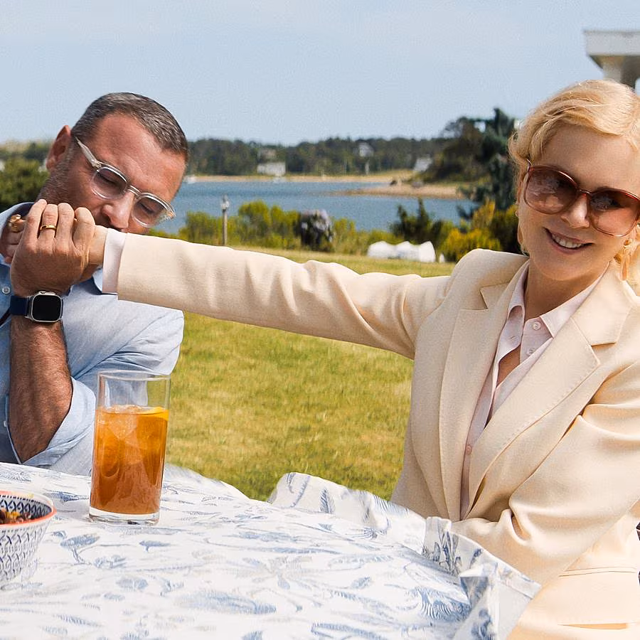 The-Gloss-Magazine-The-Perfect-Couple-Netflix-thriller-what-to-watch-5