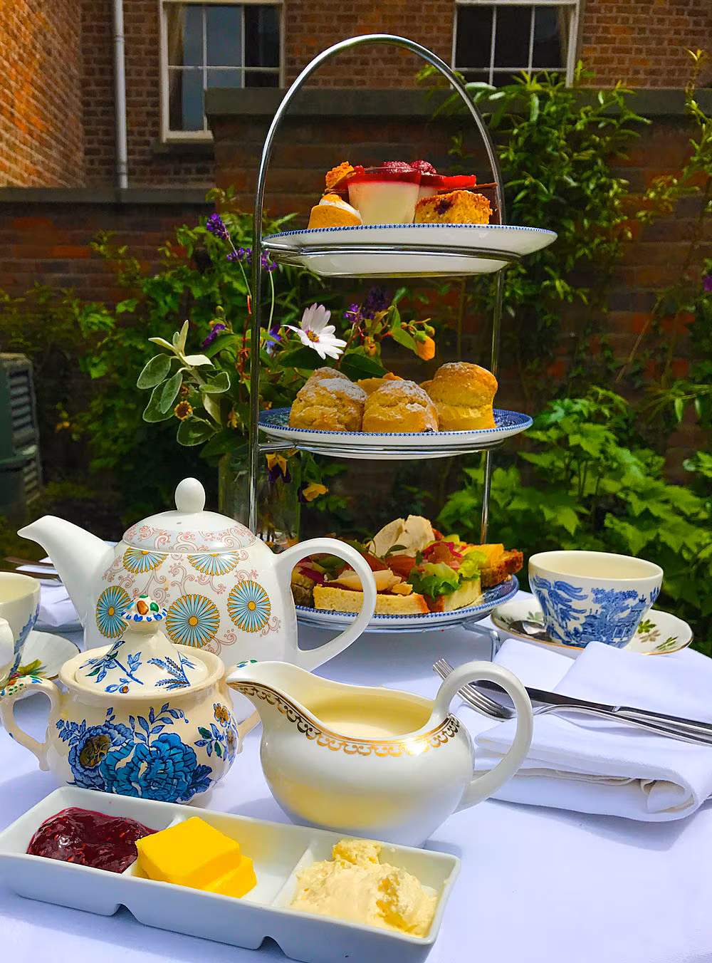 Afternoon-Tea-at-No.1-Pery-Sqaure