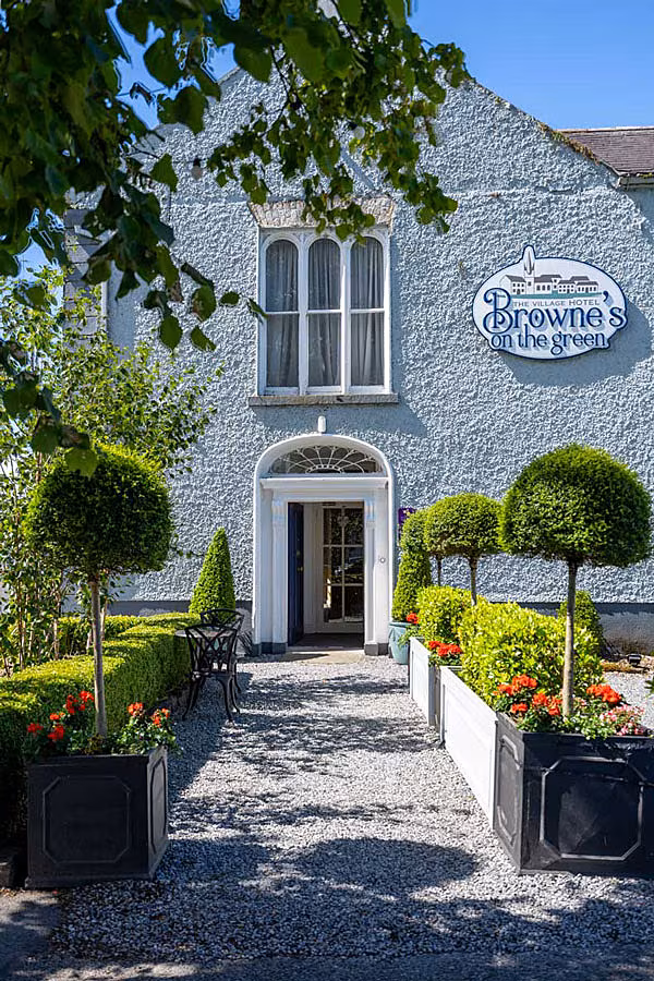 Brownes-on-the-Green-Restaurant-Main-Entrance