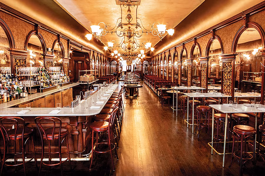 Bar-and-dining-room---by-Lizzie-Munro