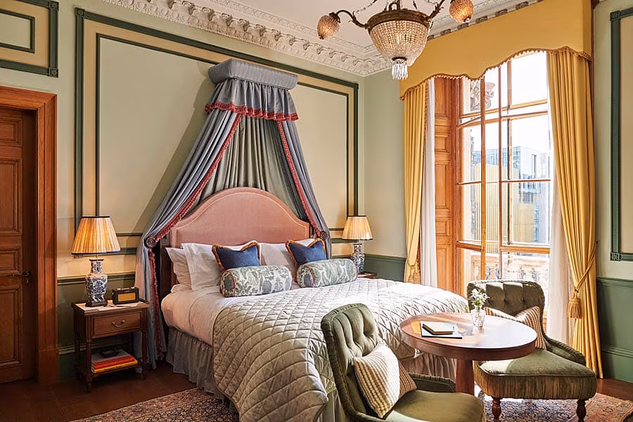 Glen_Townhse_Shot_25_MR_Bedroom_Bed_Window_Wide_Landscape_0537