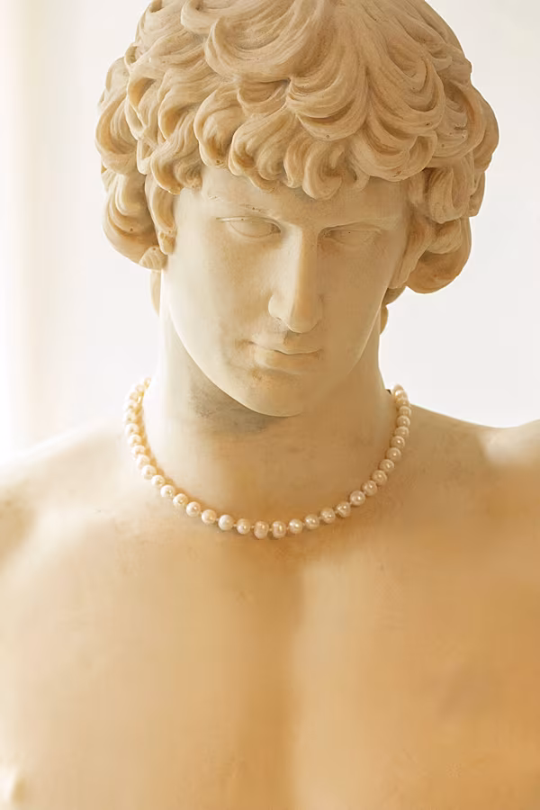 Pearl---MEN-WEAR-PEARLS-TOO-ÉTALON-BY-STEVE-CANAR