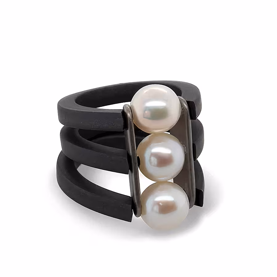 Pearl---DESIGNYARD-URSULA-MULLER-TRIO-PEARL-RUBBER-ALUMINIUM-RING_auto_x2