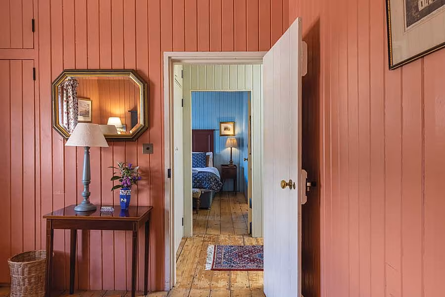 Travel---pink-room