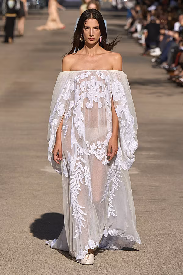 Mood---00043-stella-mccartney-spring-2024-ready-to-wear-credit-gorunway