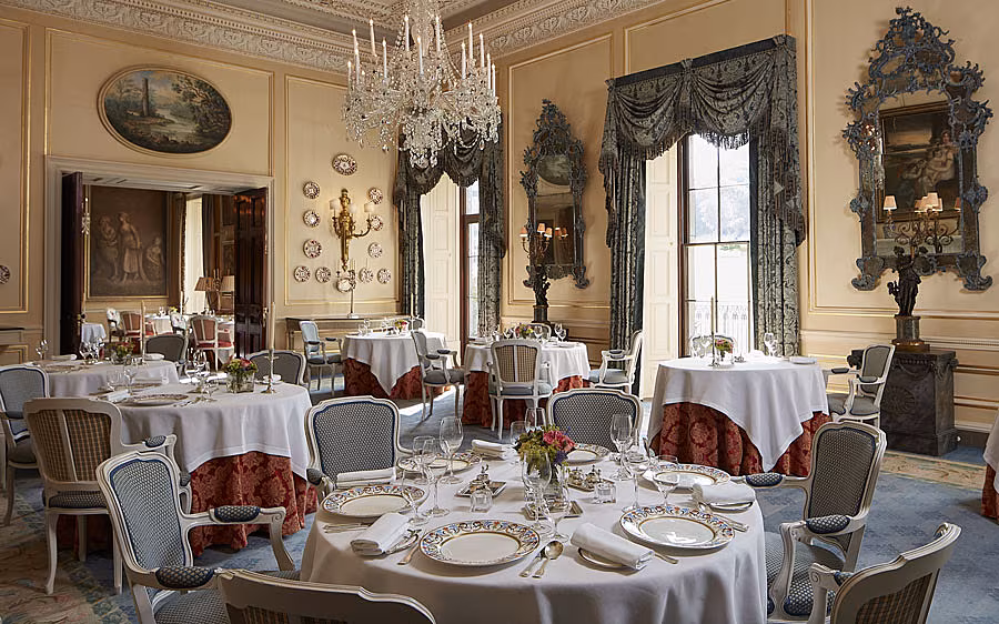 Checking-in---breakfast-room