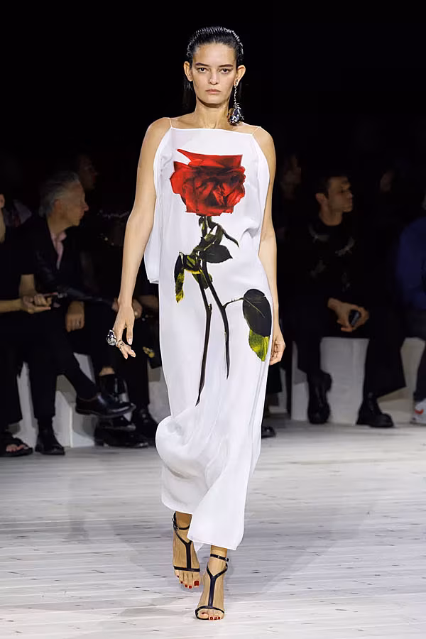 Rose---naomi-campbell-on-the-catwalk-at-sarah-burton-s-final-alexander-mcqueen-show.jpg