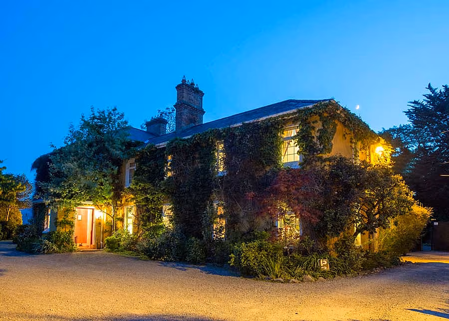 Carrig-House-at-night