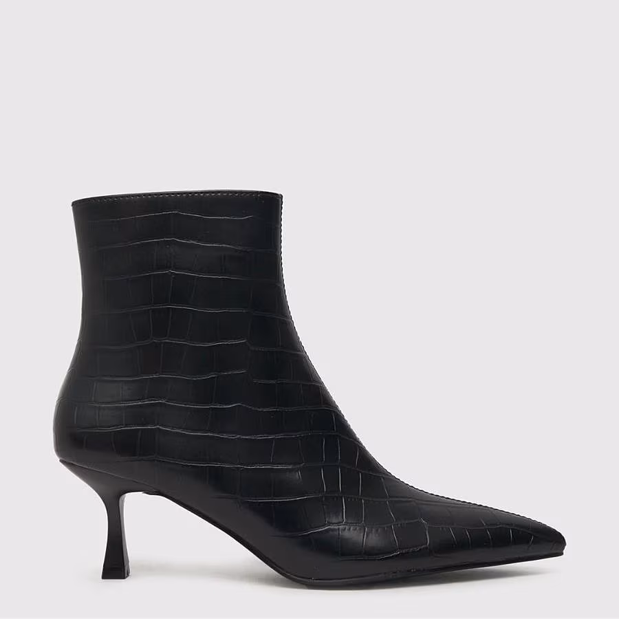 The-Gloss-Magazine-best-point-toe-leather-boots-6