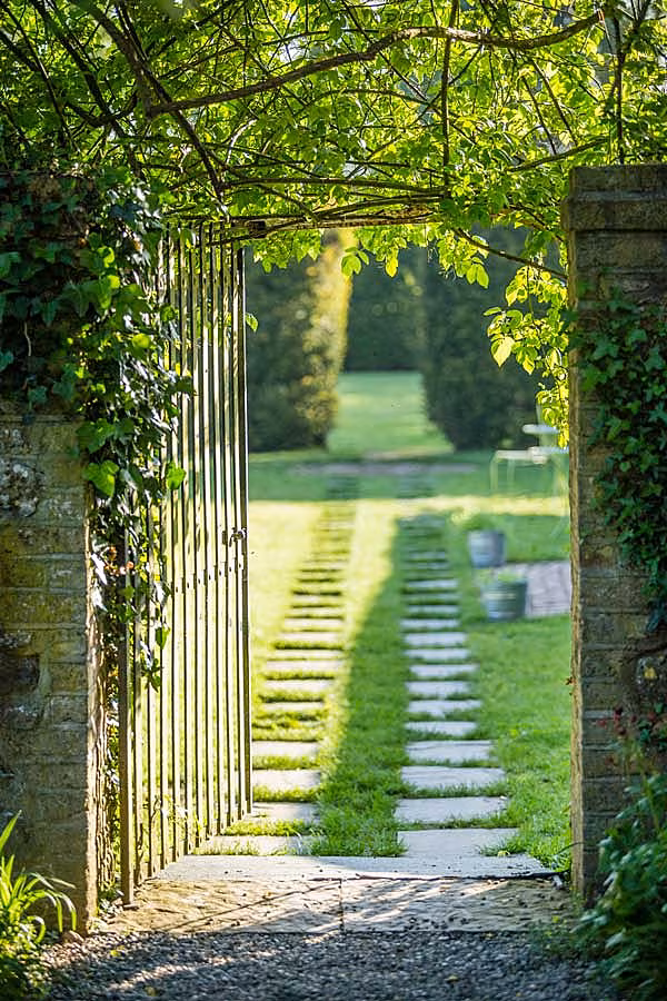 Through-the-gate-to-the-orchard-&-tabernacle