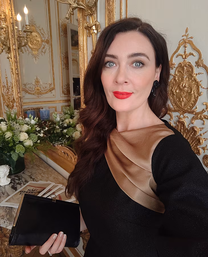 red-lip-and-LJH-dress-paris
